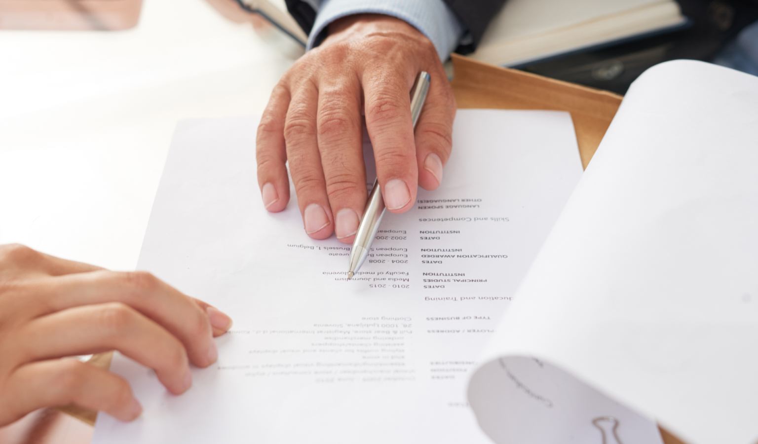 Сопровождаем до получения европейских документов